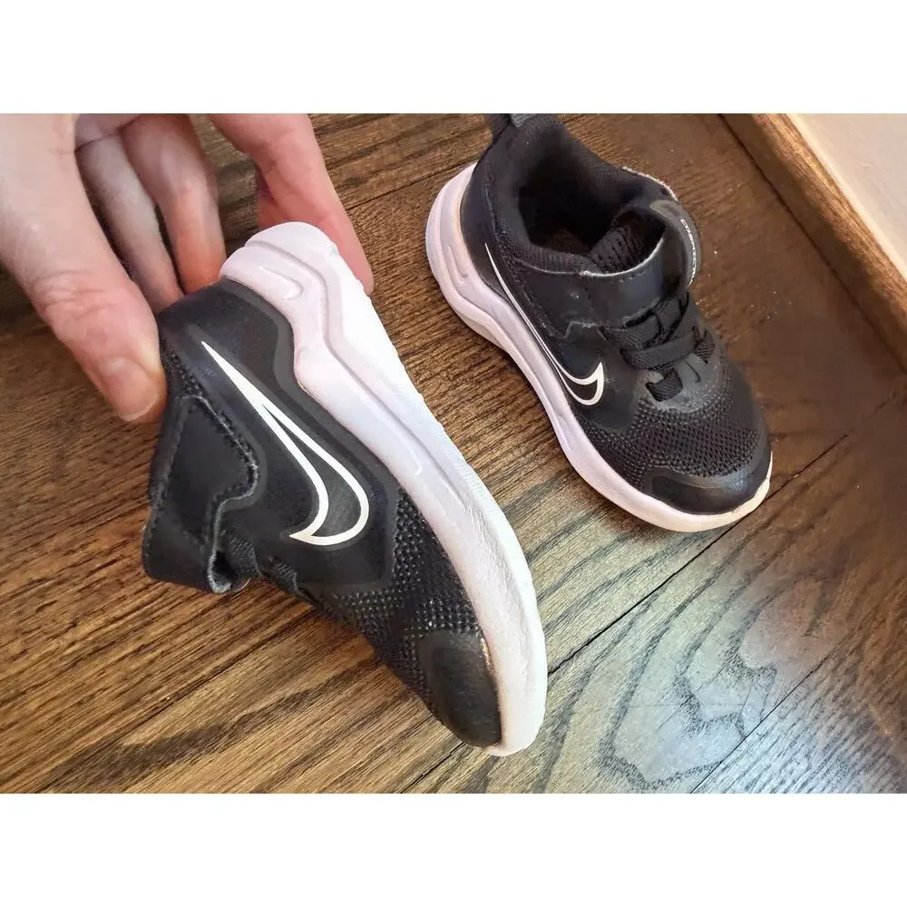 Nike Cosmic Runner Little Kids Sneaker Black Sz 5c